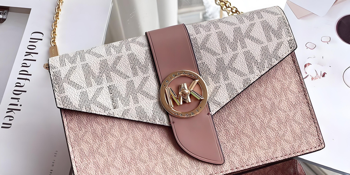MK 手拿包推薦：Michael Kors 經典款式與 Jet Set Travel 防刮皮革短款錢包選購指南